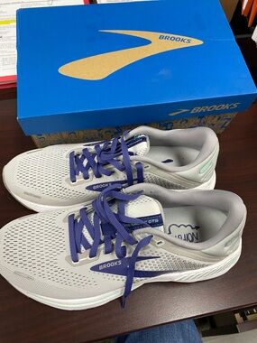 Brooks Women’s Running Shoes in Light Gray with Purple Laces